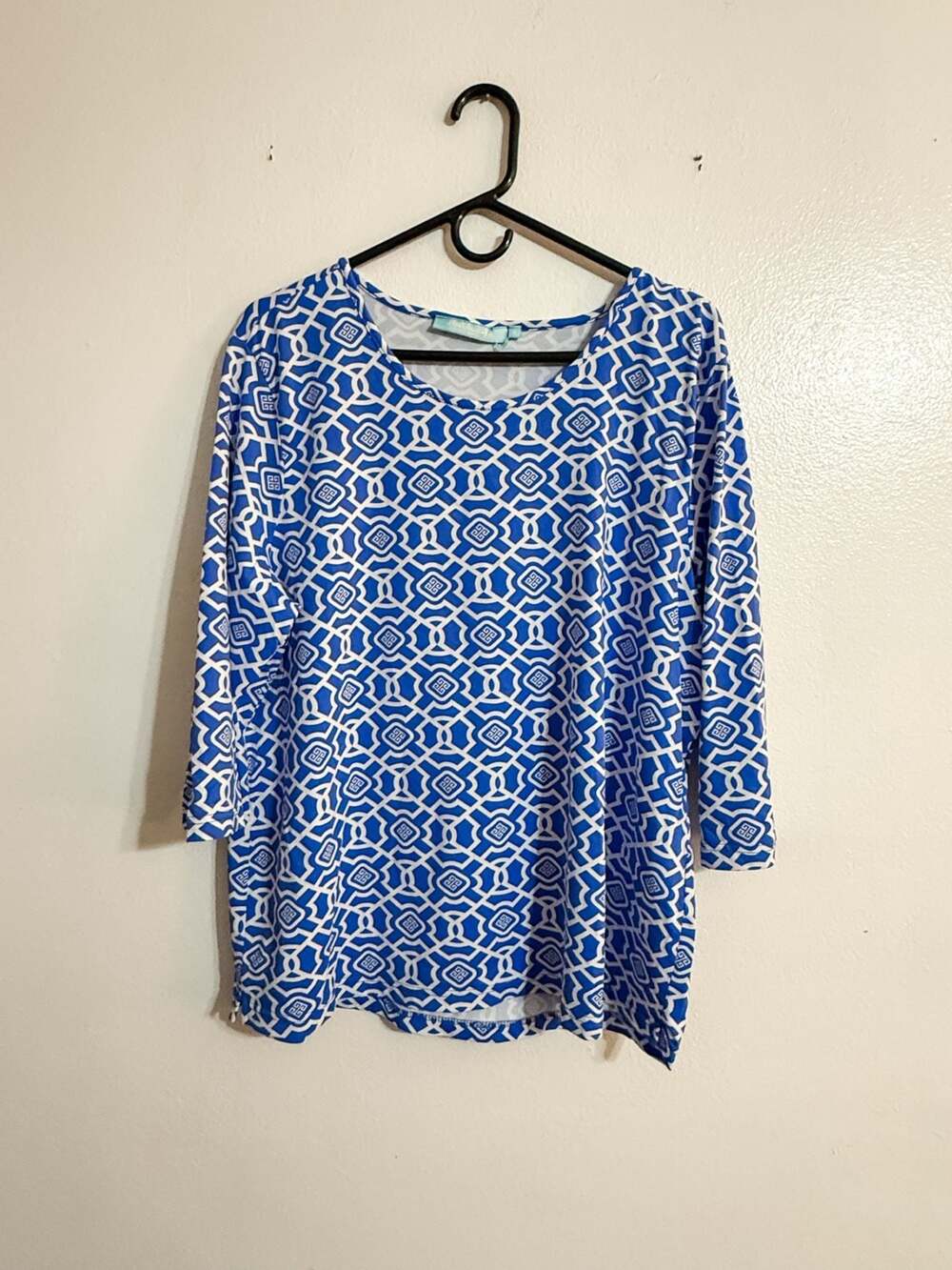 Anthony's Resort Wear Blue and White Geometric Print 3/4 Sleeve Top UPF 1x
